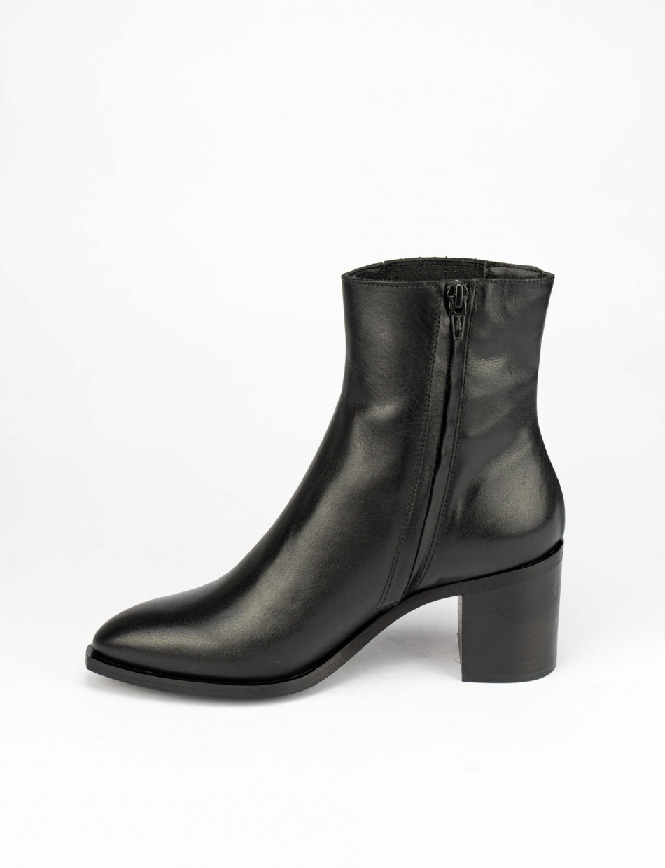 High heel ankle boots heel 7 cm black leather