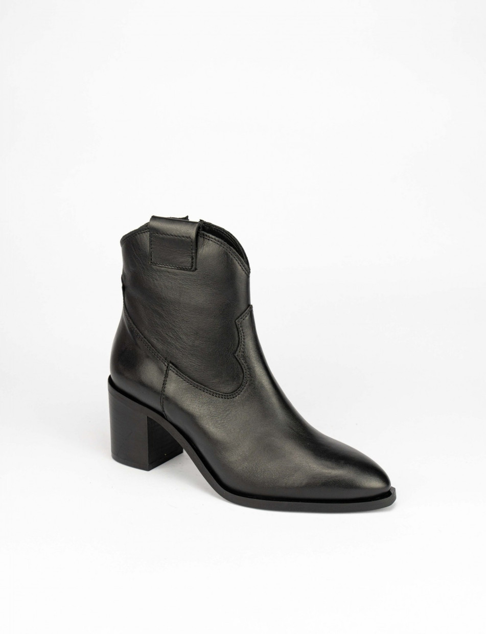 High heel ankle boots heel 5 cm black leather