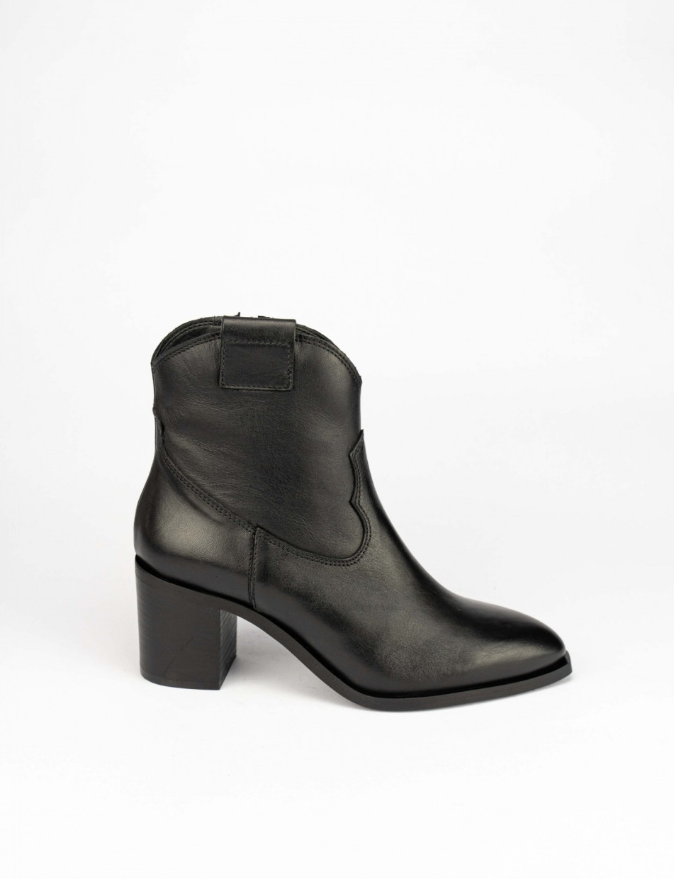 High heel ankle boots heel 5 cm black leather