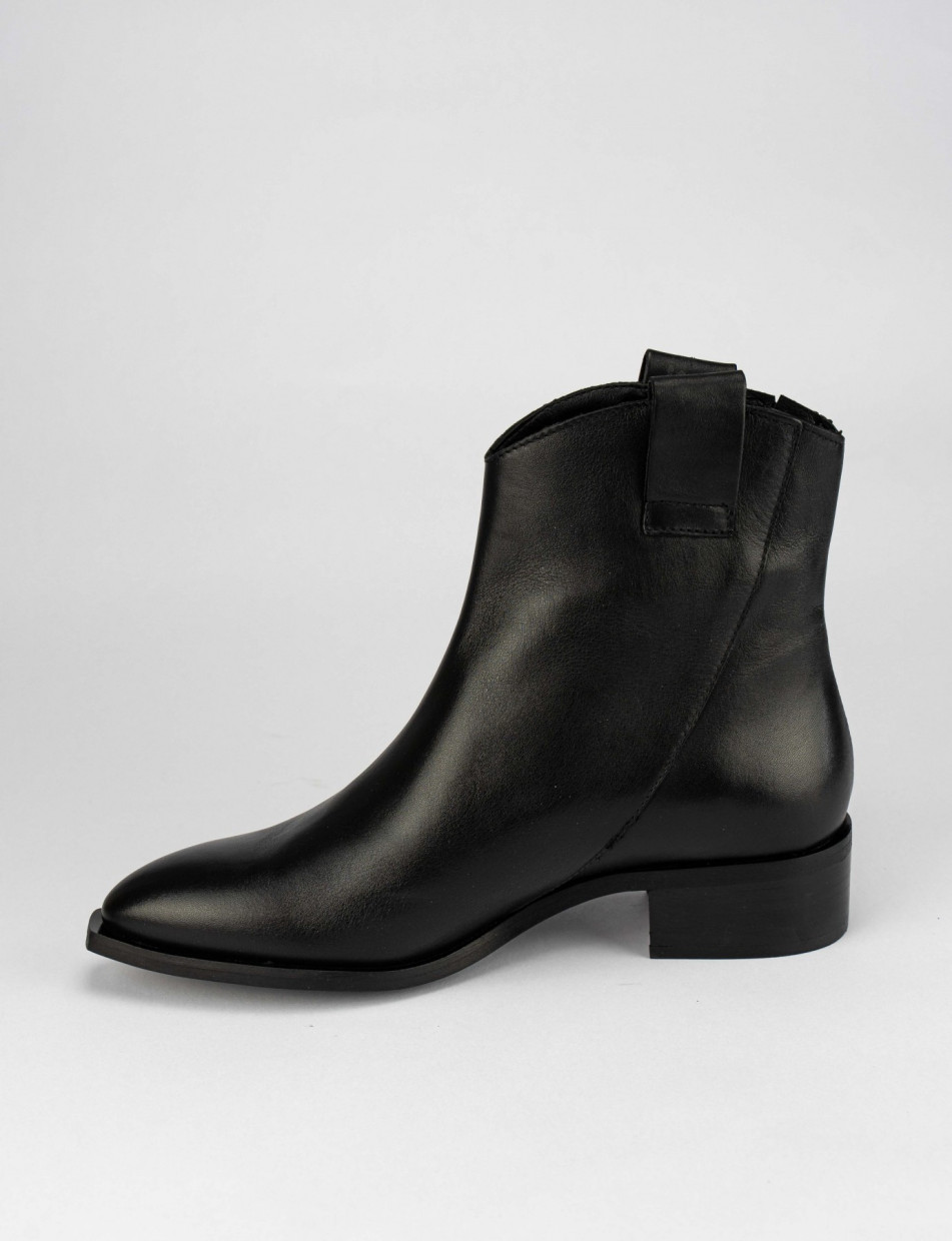 High heel ankle boots heel 5 cm black leather