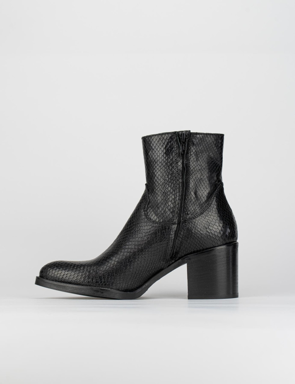 High heel ankle boots heel 5 cm black python