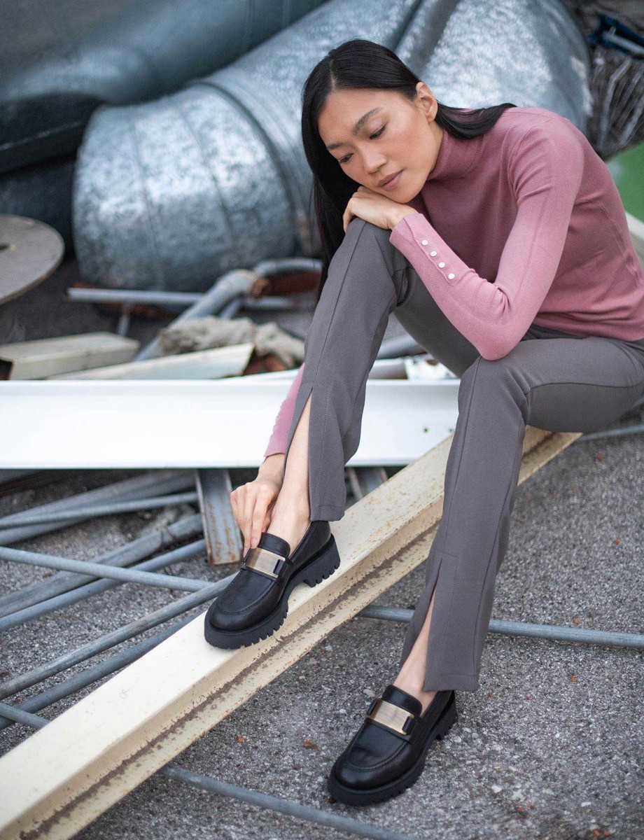 Loafers heel 2 cm black leather