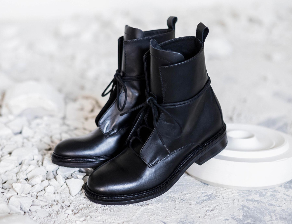 Combat boots heel 2 cm black leather