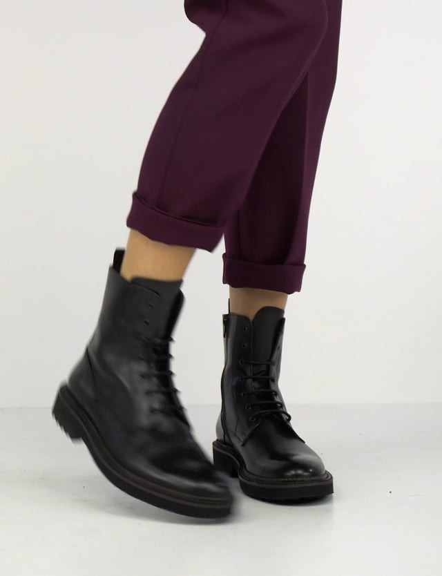 Woman heel 2 cm black leather