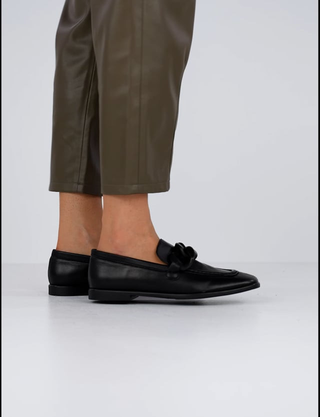 Loafers heel 1 cm black leather