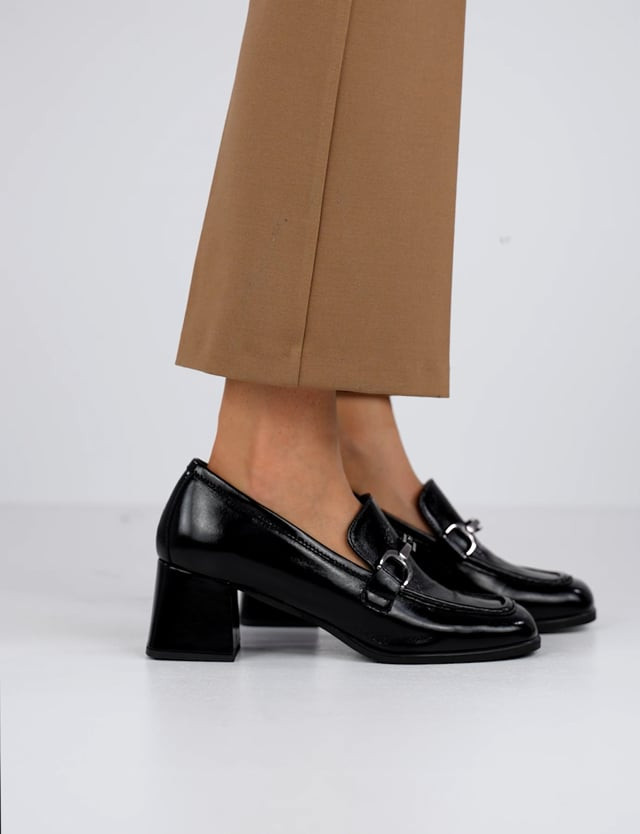 Loafers heel 5 cm black leather