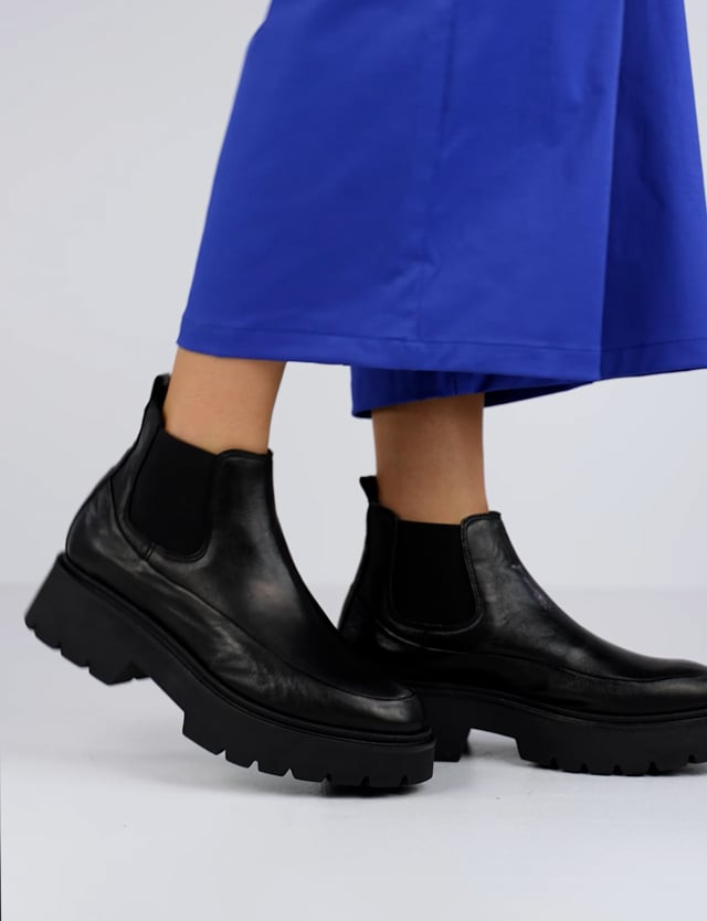 Low heel ankle boots heel 1 cm black leather