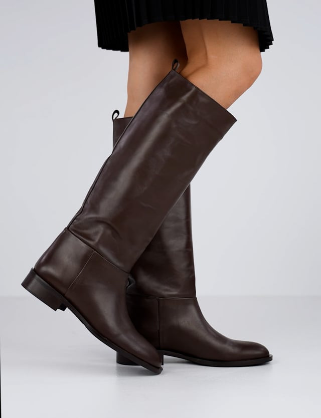 Low heel boots heel 1 cm dark brown leather