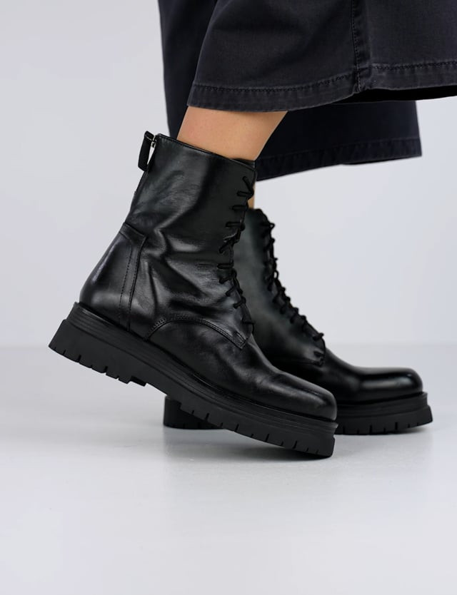 Combat boots heel 1 cm black leather