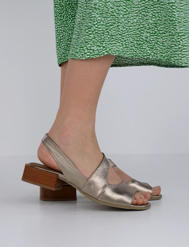 Low heel sandals heel 3 cm gold leather