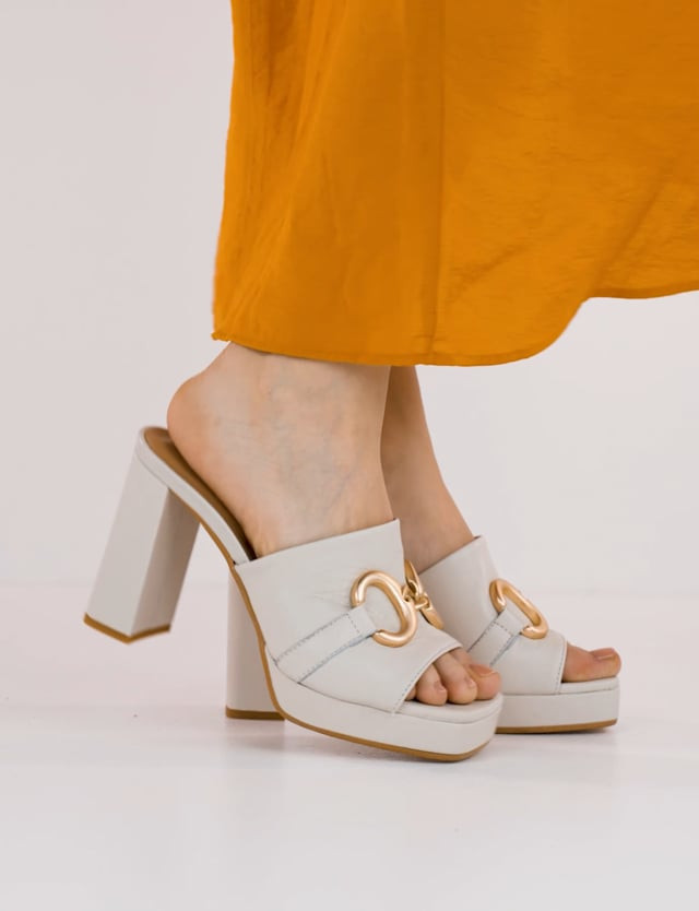 Slippers heel 9 cm white leather