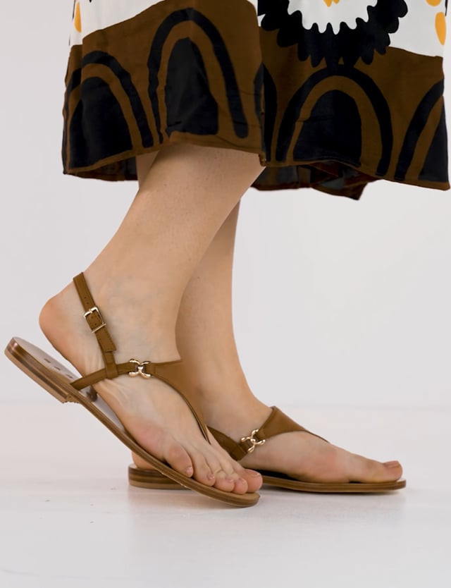 Sandalo infradito tacco 1 cm marrone pelle