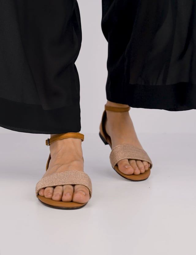 Low heel sandals heel 2 cm pink leather