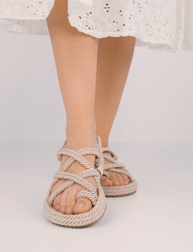 Low heel sandals heel 1 cm beige leather