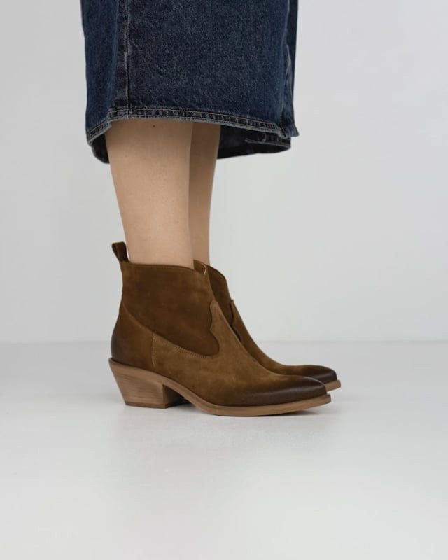 Low heel ankle boots heel 4 cm brown suede