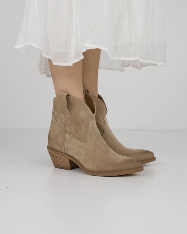 Low heel ankle boots heel 4 cm beige suede