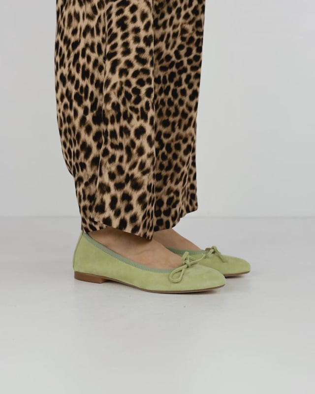 Flat shoes heel 1 cm green suede