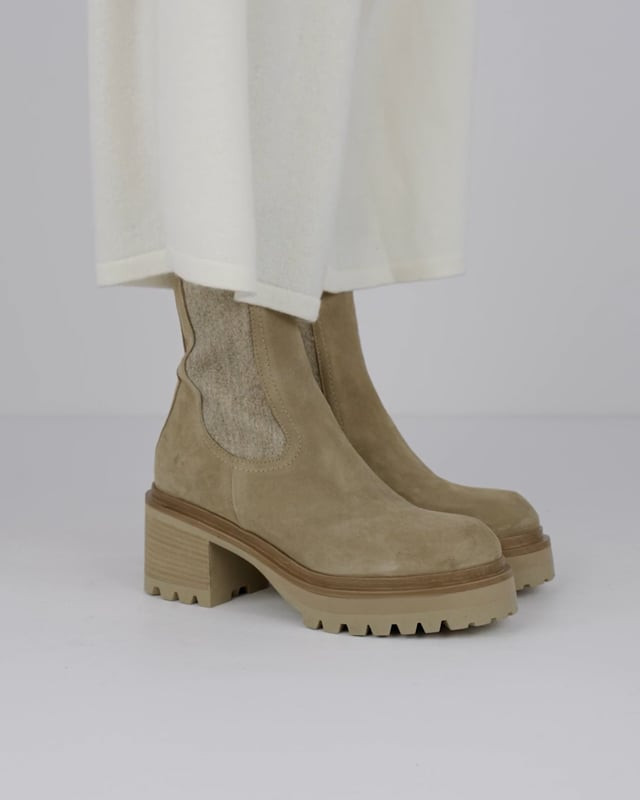 Low heel ankle boots heel 4 cm beige suede