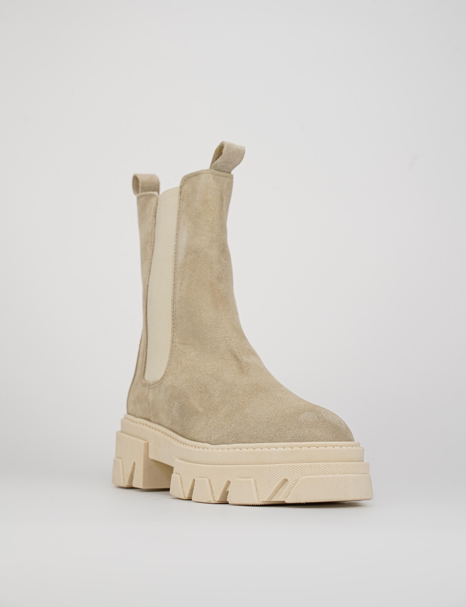 Low heel ankle boots heel 2 cm beige chamois