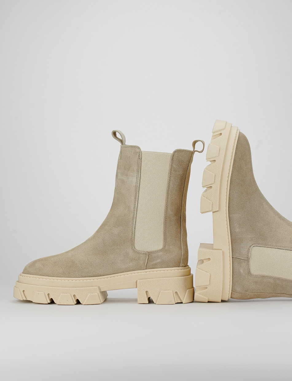 Stivaletto camoscio new arrivals beige