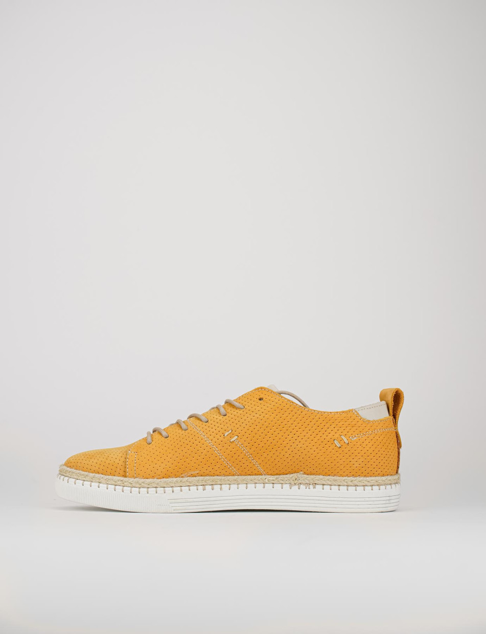 Sneakers yellow nabuk