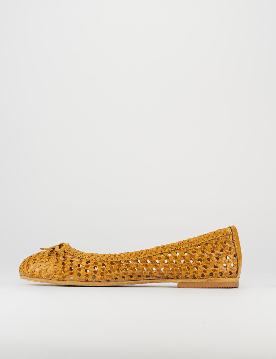 Flat shoes heel 1 cm yellow leather
