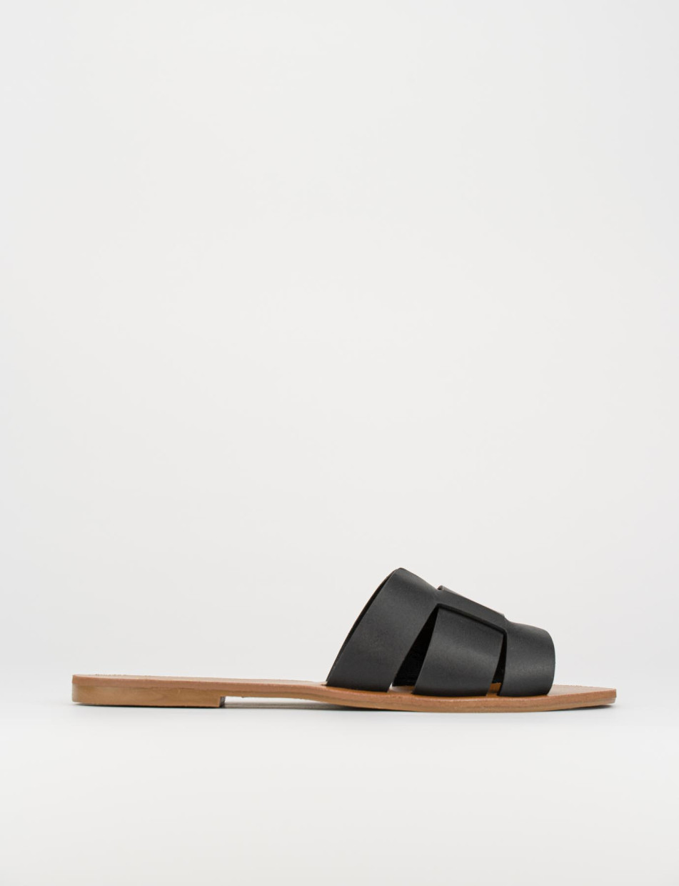 Slippers heel 1 cm black leather
