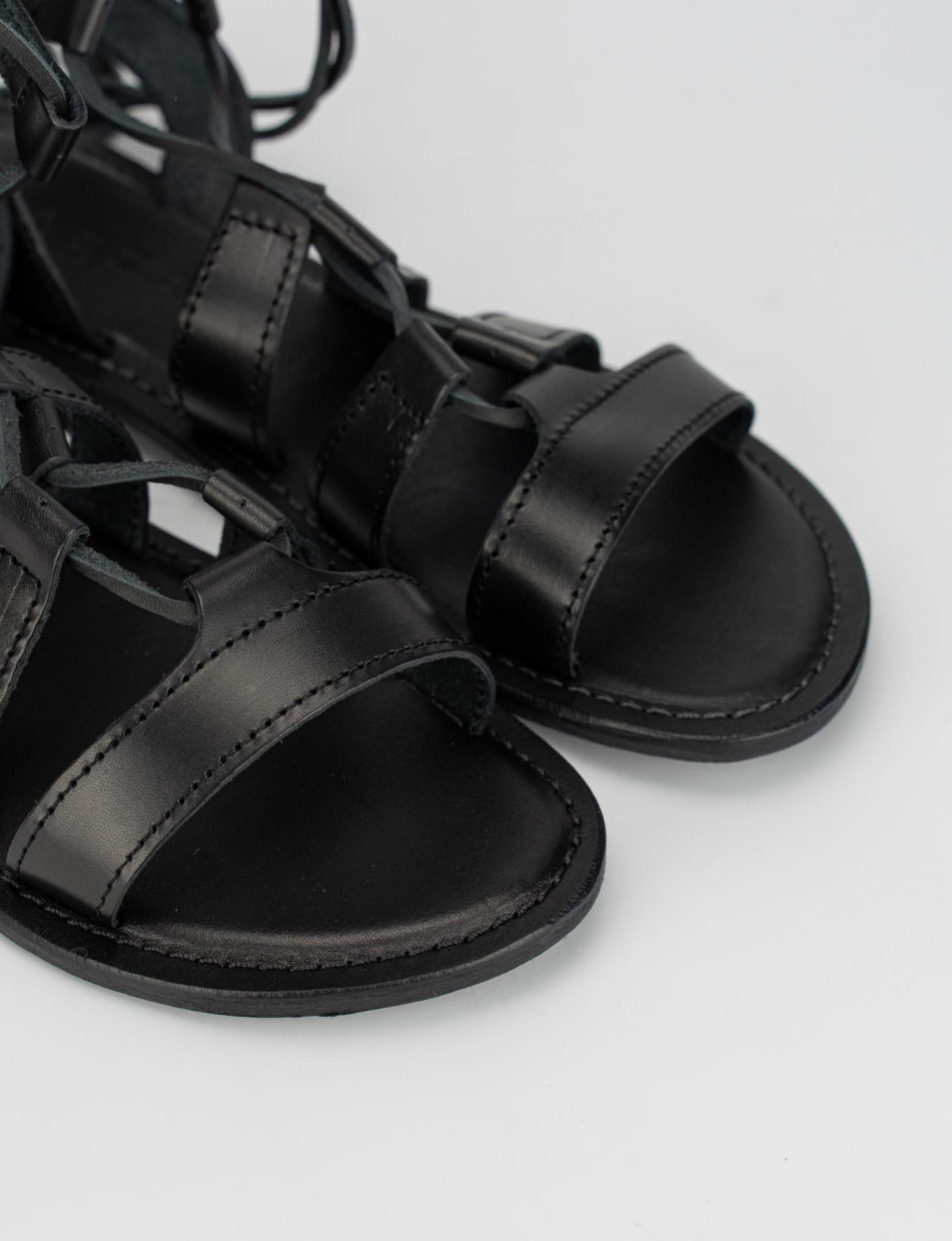 Sandalo tacco 1 cm nero pelle