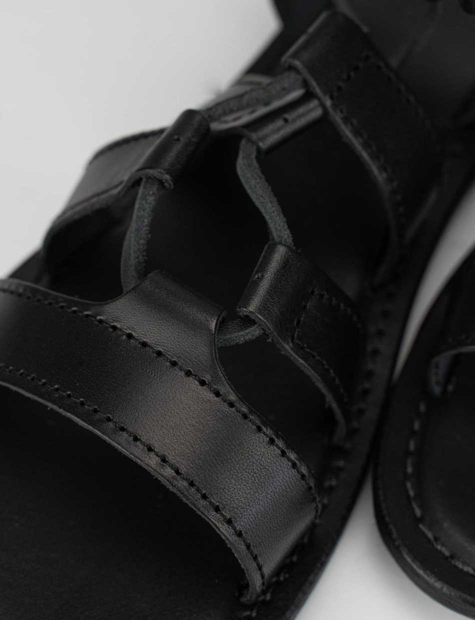 Sandalo tacco 1 cm nero pelle