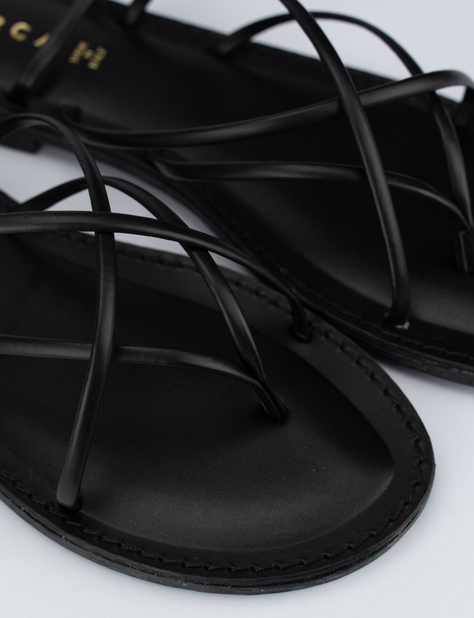 Sandalo tacco 1 cm nero pelle