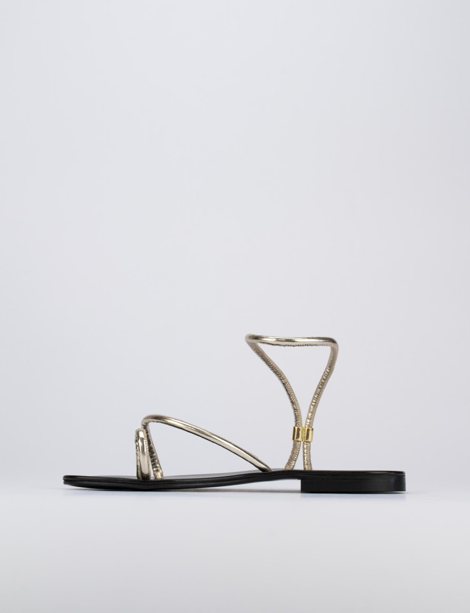 Flip flops heel 1 cm gold leather