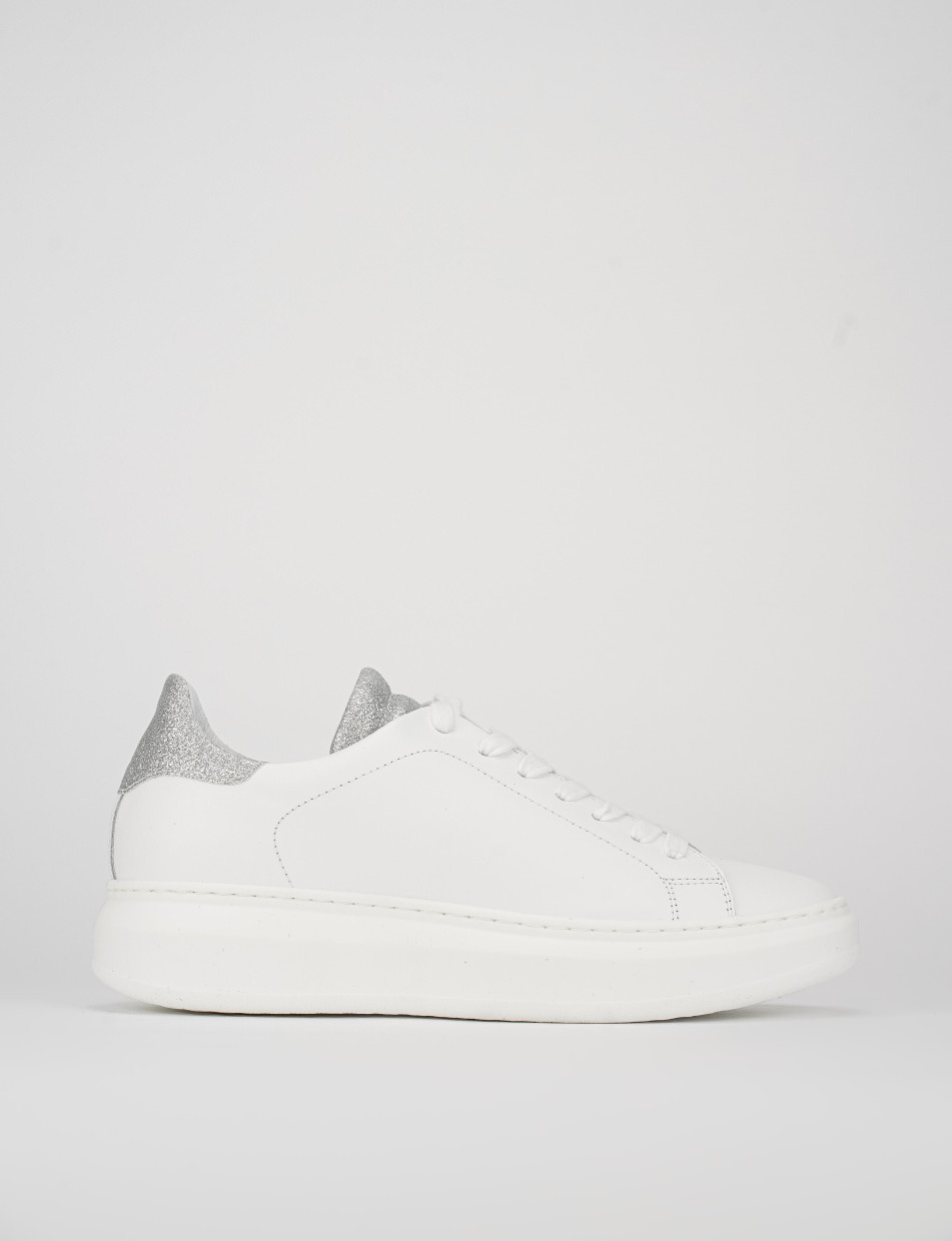 Sneakers white leather