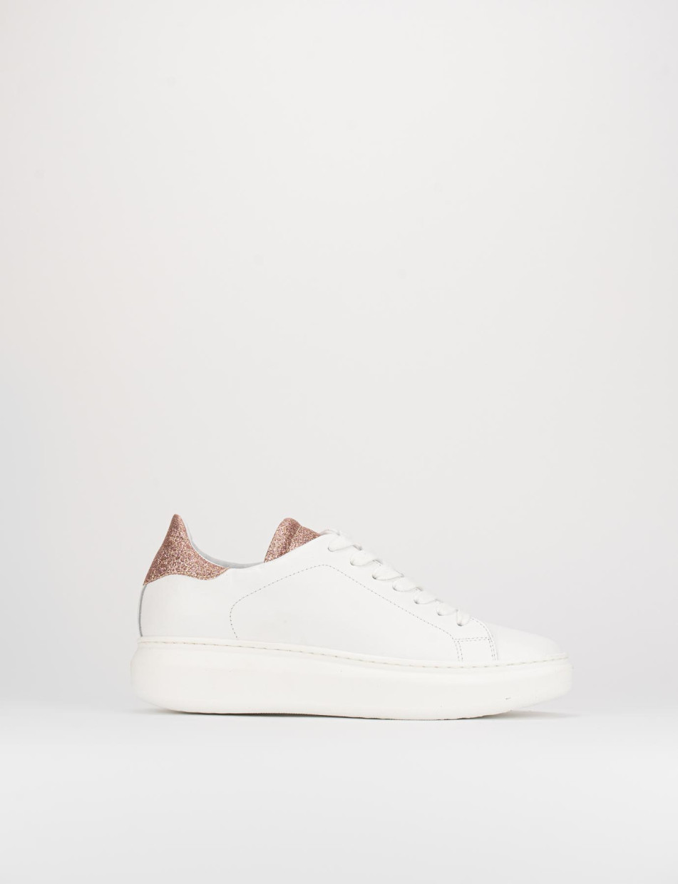 Sneakers white leather