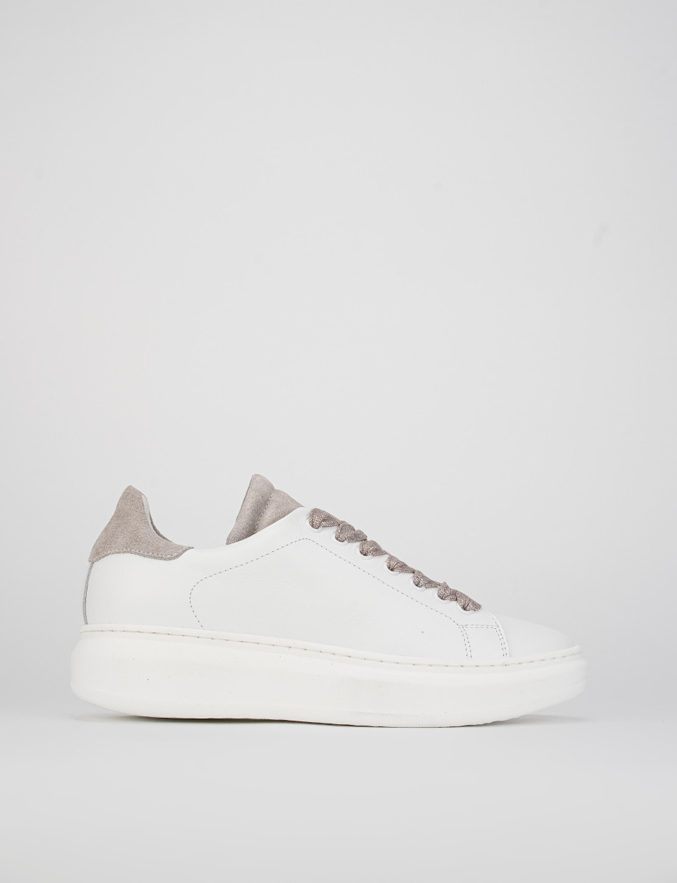 Sneakers white leather