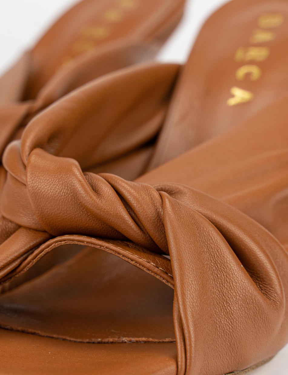 Slippers heel 8 cm brown leather