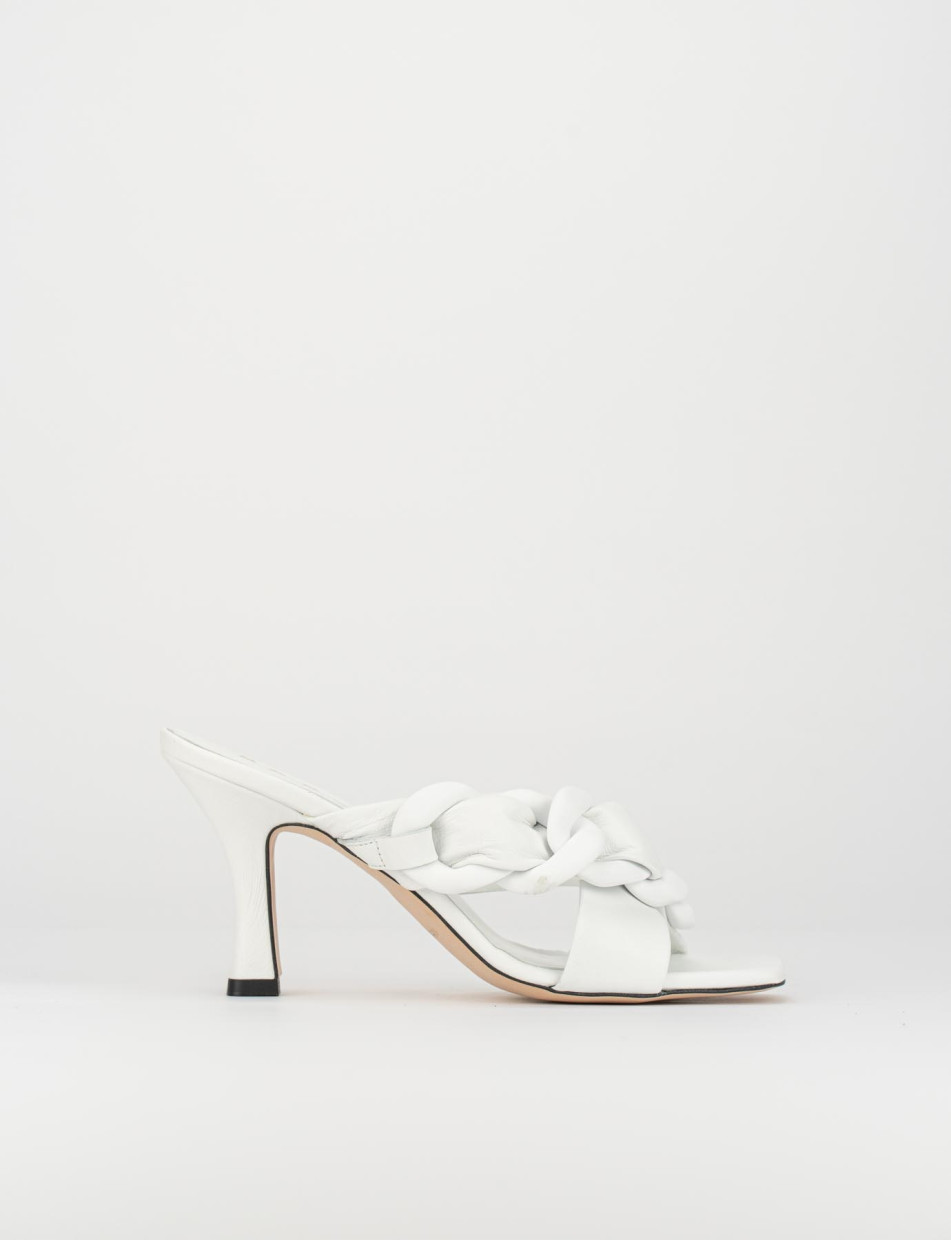 Slippers heel 8 cm white leather