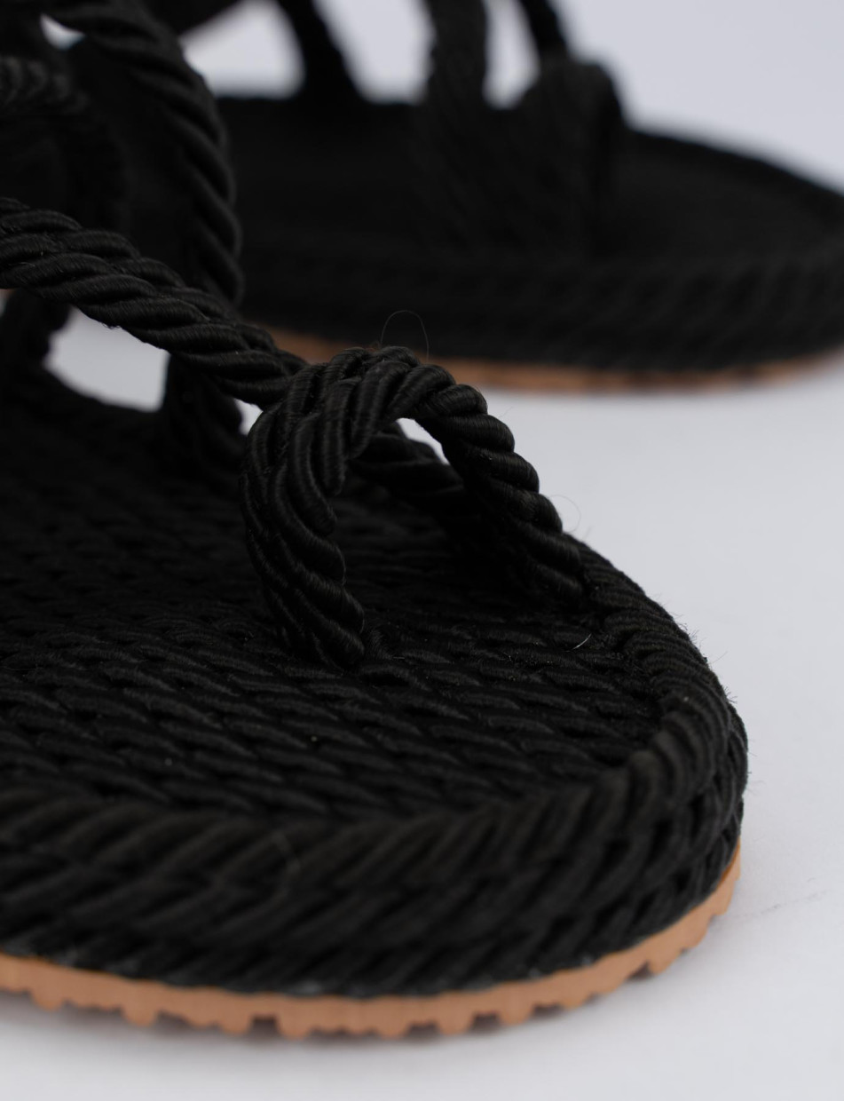 Sandalo infradito tacco 1 cm nero tessuto