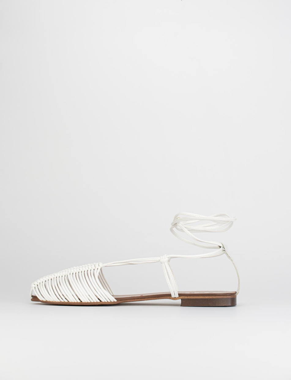 Low heel sandals heel 1 cm white leather