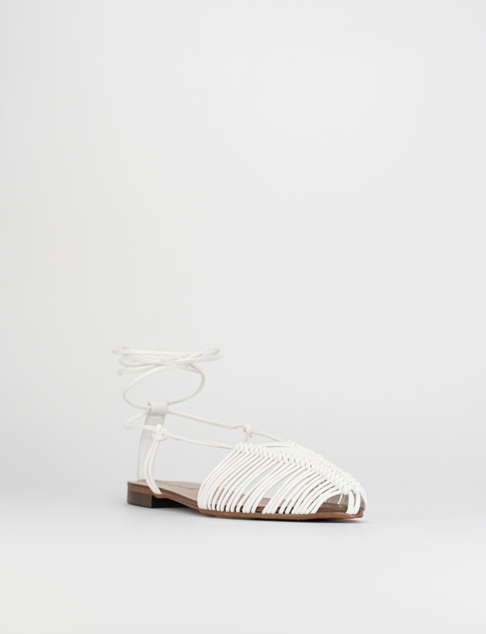 Low heel sandals heel 1 cm white leather