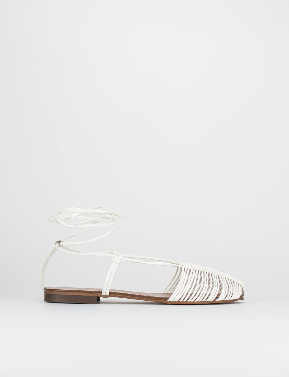 Low heel sandals heel 1 cm white leather