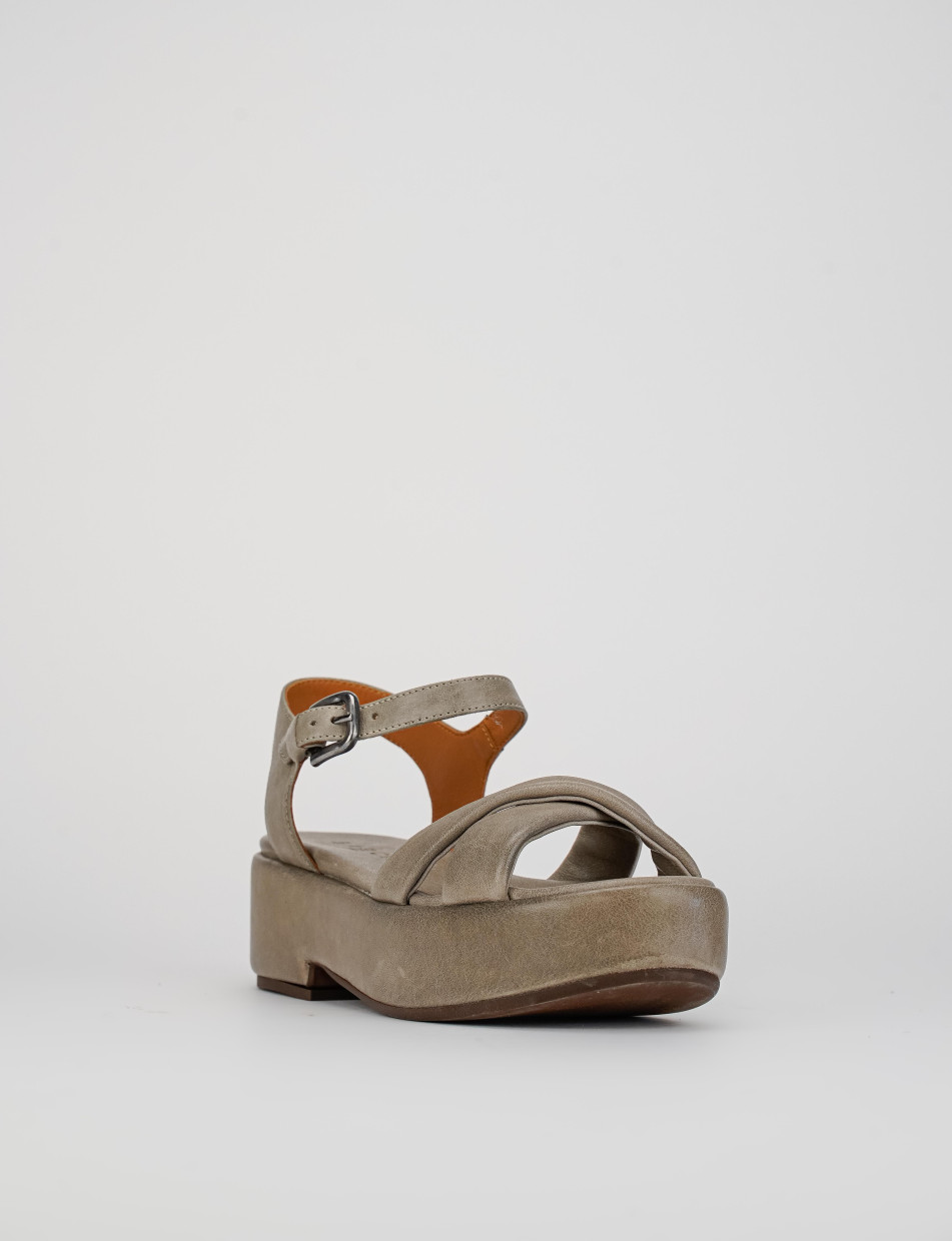 Wedge heels heel 1 cm beige leather