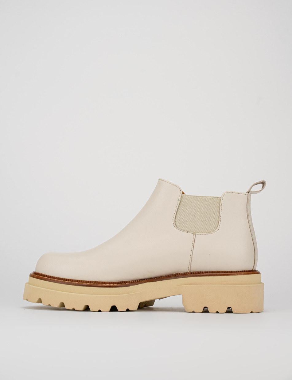 Stivaletto tacco 1 cm beige pelle