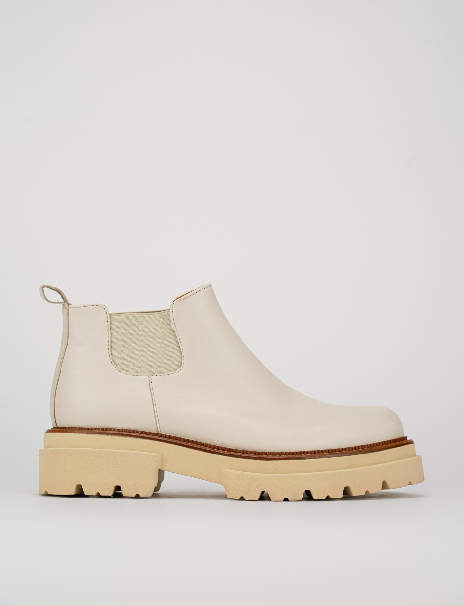 Stivaletto tacco 1 cm beige pelle