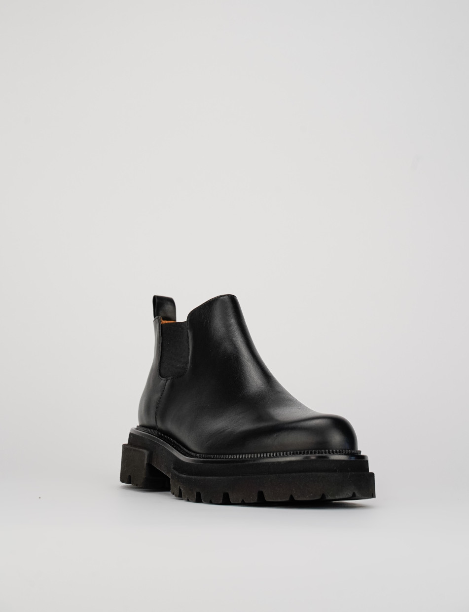 Stivaletto tacco 1 cm nero pelle