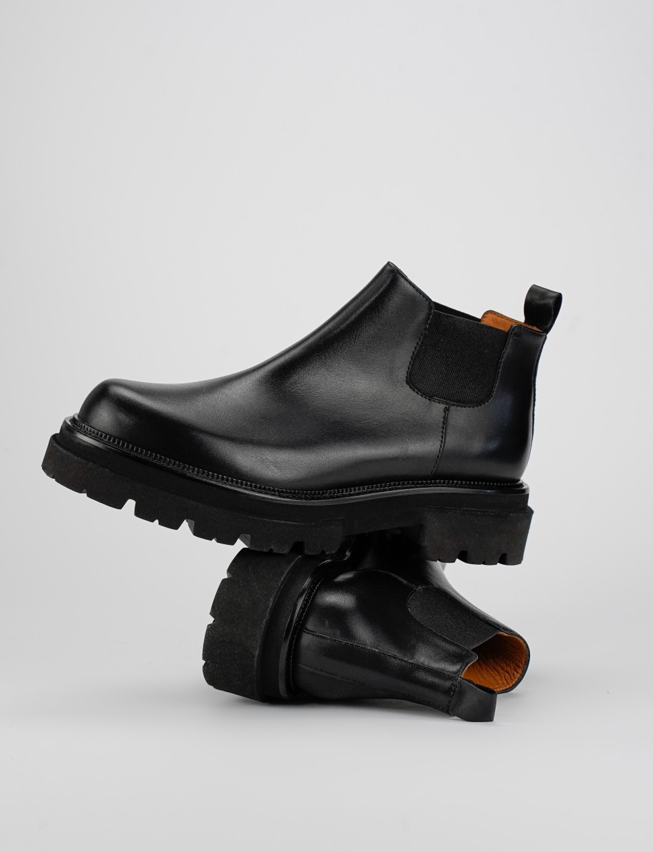 Stivaletto tacco 1 cm nero pelle