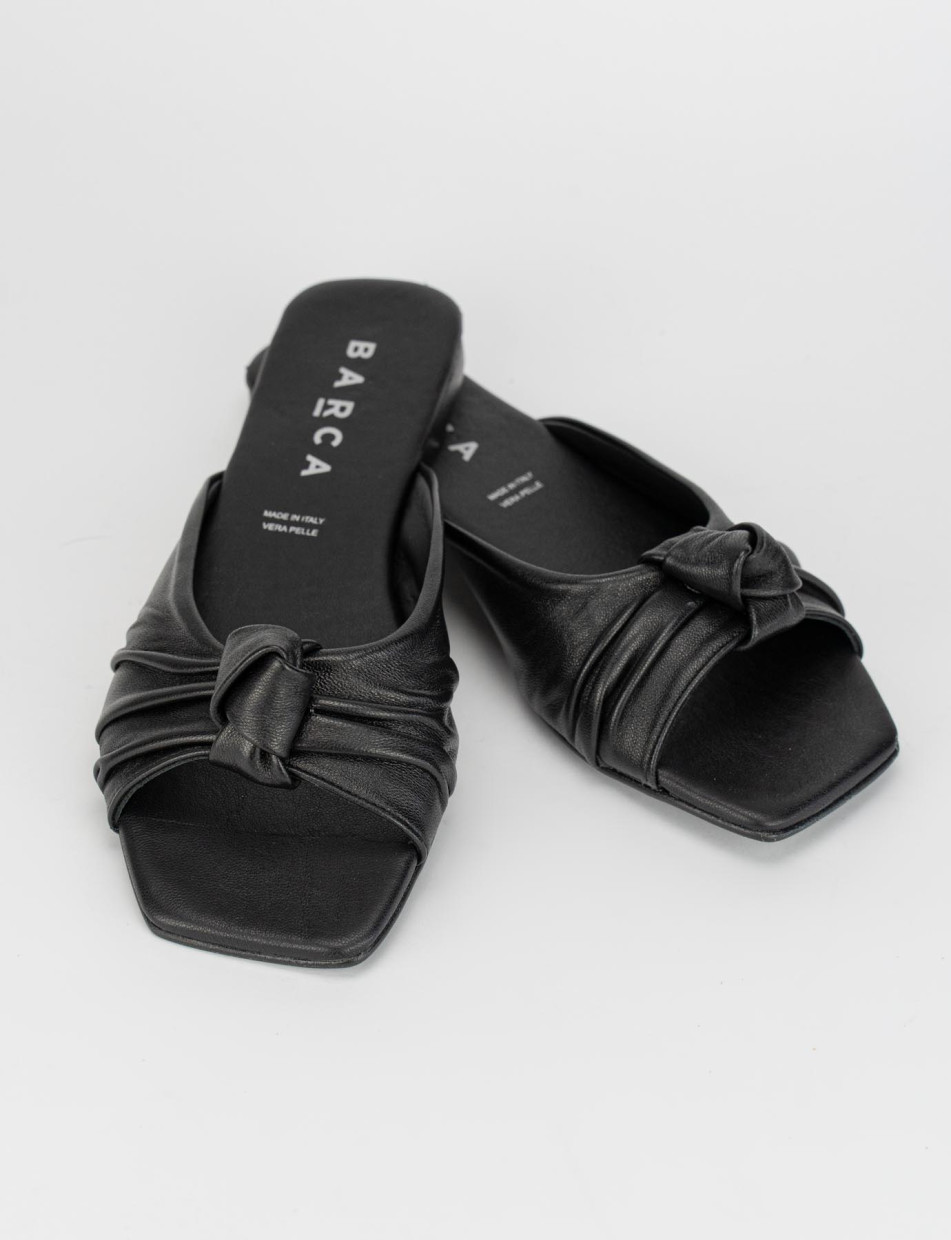 Slippers heel 1 cm black leather