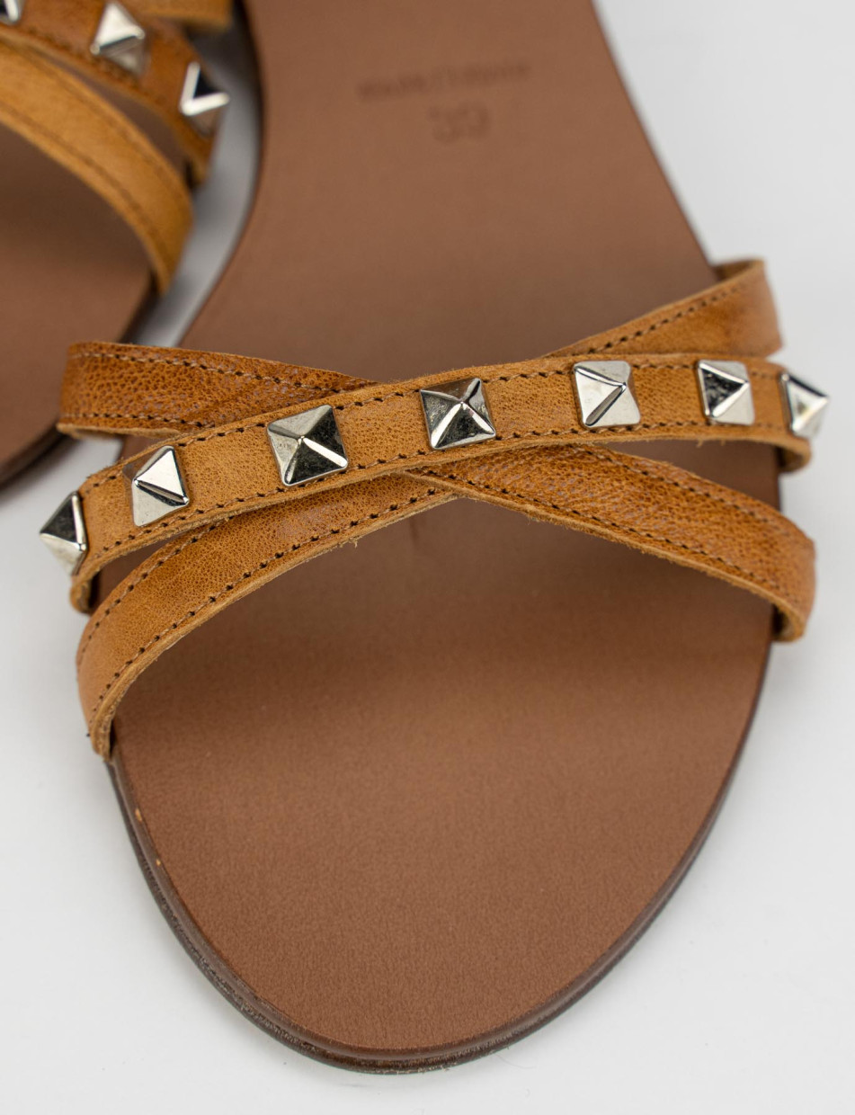 Sandalo tacco 1 cm marrone pelle