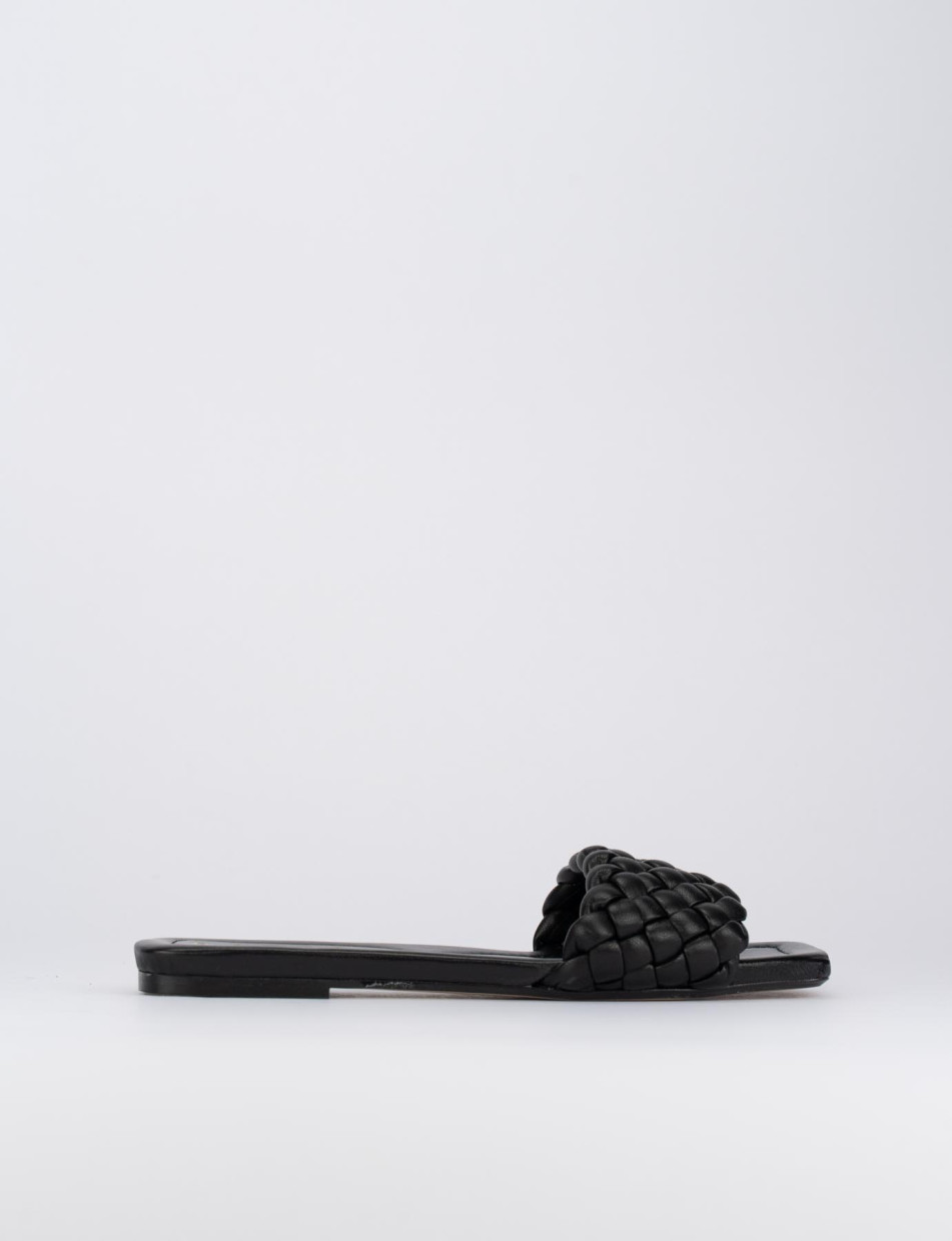 Slippers heel 1 cm black leather