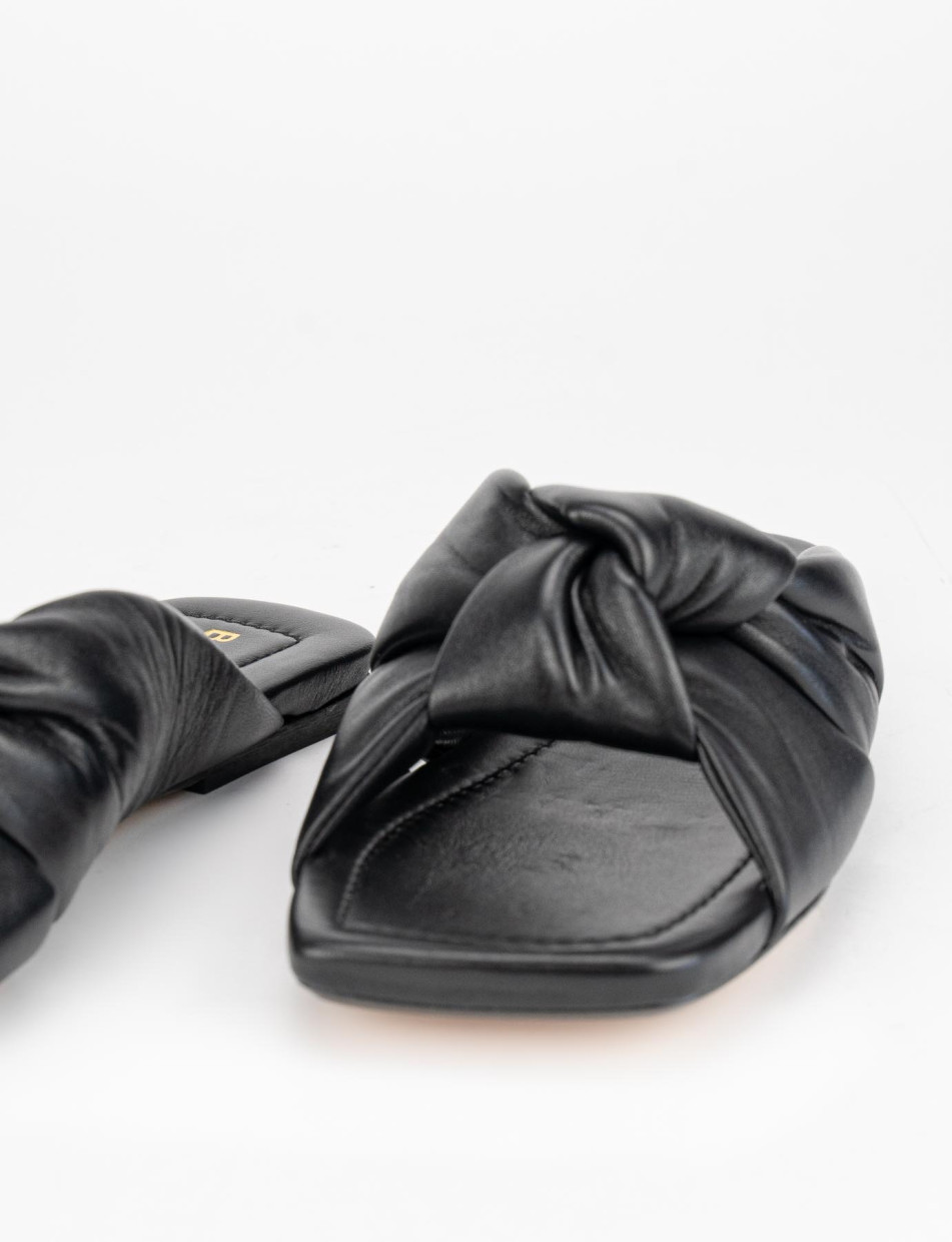 Slippers heel 1 cm black leather