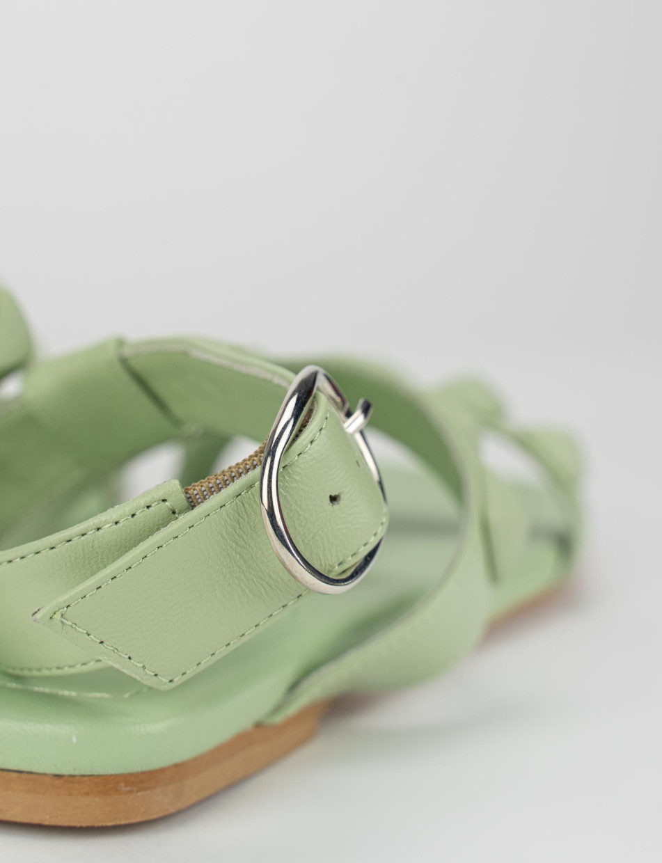 Sandalo tacco 1 cm verde pelle